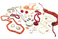 ASSORTMENT OF JEWELLERY