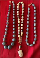 845 - LOT OF 3 BEADED NECKLACES (15)
