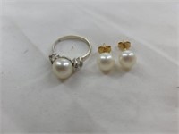 Pearl ring marked 750, Pear earing 14K, .206oz