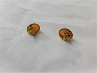 750 gold ear rings, .109oz