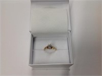 Antique 14k yellow gold Diamond Ring features