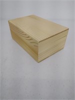 Little wooden storage box, 4x6x2 inches