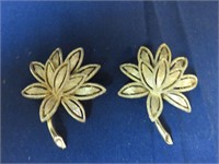 Pair of Gold Tone Brooch Jewelry