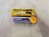 2 POCKET KNIVES IN BOX