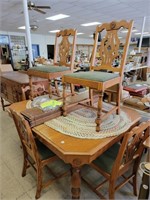 SQUARE OAK TABLE W/ 4 CHAIRS & 5 LEAVES 44X56X31--