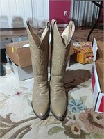Justin Ladies Cowboy Boots size 6.5b