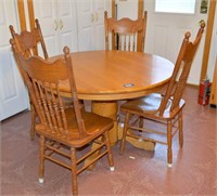 Round Oak Dining Table with 4 Matching Chairs -