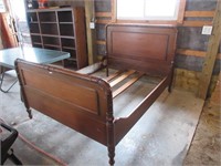 ANTIQUE BUTTERNUT DOUBLE SIZE BED FRAME