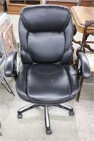 OFFICE SWIVEL CHAIR