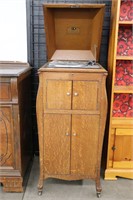 VICTOR VICTROLA GRAM-O-PHONE CABINET WITH FISHER