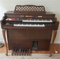 Kimball Swinger 800 Organ