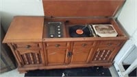 Montgomery Ward Stereo & Record Player