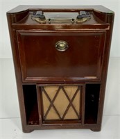 Zenith console radio / turn table, mahogany case,