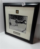 FRAMED BOBBY ORR PRINT - 18" X 18"