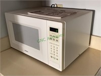 Kenmore brand used white microwave oven