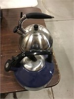 2 Tea Pots