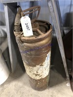 OLD METAL SPRAYER CAN, NOT WORKING