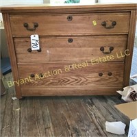 3 DRAWER CHEST W/O 3 HANDLES AS IS