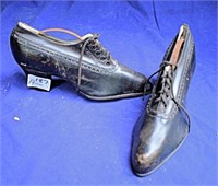 Antique pair of ladies shoes Felicia