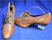 Pair of Antique  ladies tan shoes Smartset