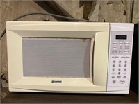 Kenmore microwave, plugged in and it works