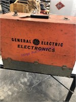 GENERAL ELECTRICS ELECTRONICS SALES CASE W/ TUBES