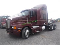 2006 Kenworth T600 3 Axle Semi Truck w/ Sleeper