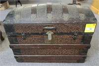 30W X 23T ANTIQUE DOME TOP TRUNK