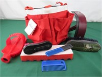GROOMING TOTE W6 PIECES COLOR RED 48318