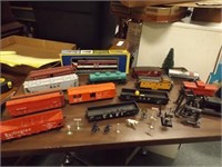 HO Scale Engine, 16 Cars, Track & Accessories