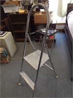 Aluminum Folding Step Ladder-- 50" Tall