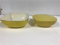 Retro Pyrex bowls yellow. 1 lid only