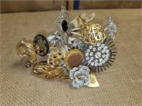 FANCY BROOCHES AND HATPINS
