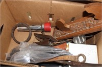 BOX LOT- HAND TOOLS, BASKETS, VINTAGE TOOLS, PULLY