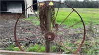 ANTIQUE STEEL WHEEL AND CHAIN 123CM