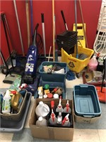 LARGE CLEANING SUPPLY LOT