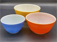 Vintage Pyrex 3pc Mixing Bowl Set