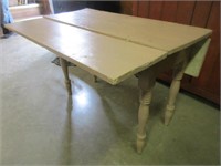 ANTIQUE COUNTRY DROP LEAF TABLE