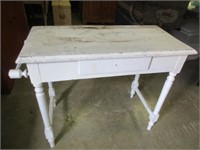 ANTIQUE COUNTRY TABLE