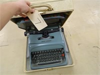 Olivetti Underwood Typewriter in case