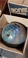 Bowling balls (4)