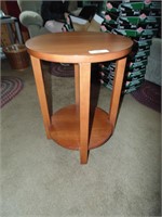 Modern Round Table (~15"Diam.)