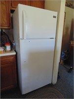 Frigidaire Refrigerator/Freezer (White)