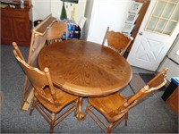 Kitchen Table w/ (4) Press Back Chairs & (1) Leaf