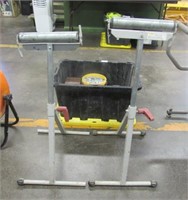 2 Infeed Stands