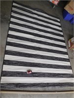 Indoor/Outdoor Rug Black & White 7' x 9'8"