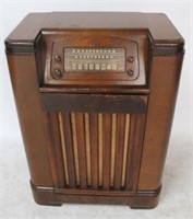 Vintage Philco AM/FM Radio / Record Player
