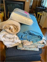 Full Size Bedding, (2) Blankets, (2) Comforters