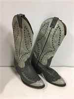Ladies size 6 Boulet boots. Slightly used