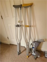 Medical lot-2 sets crutches and 1 boot